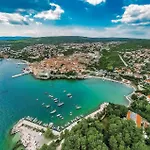 Daire Cozy Apartment In Malinska With Wifi