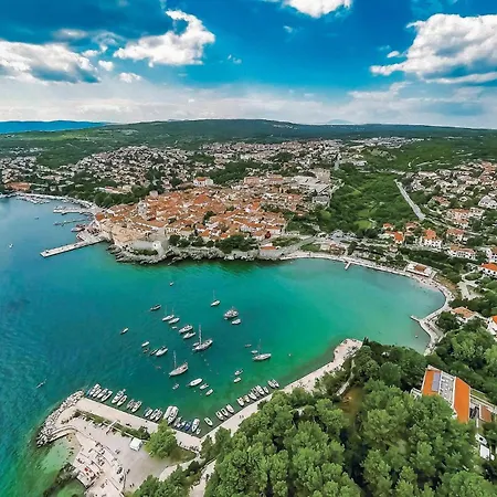 Apartman Cozy Apartment In Malinska With Wifi