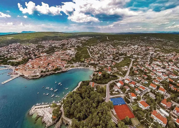 Beautiful Apartment In Malinska *